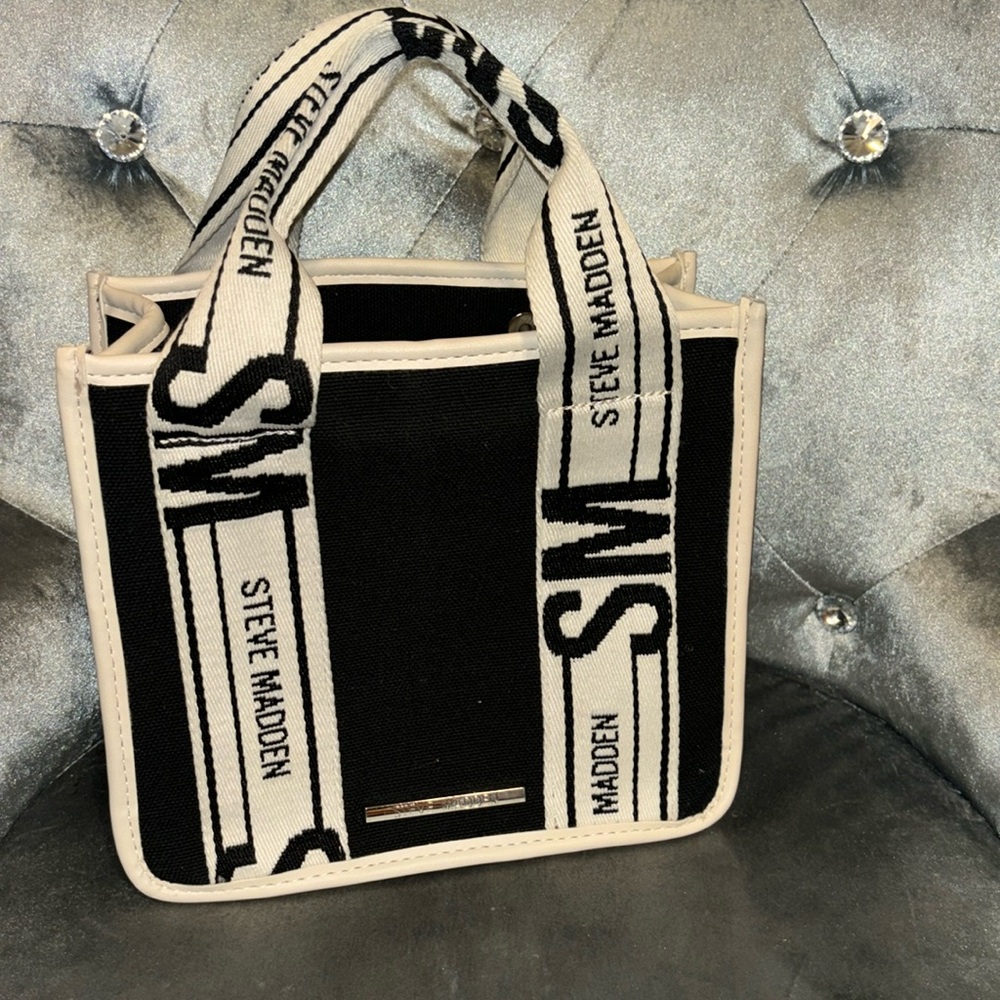 Pre Loved Steve Madden Black and White Bwebber Purse Crossbody/Handbag